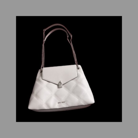 Nine West Inez Large Quilt Design - Picture 2 of 6